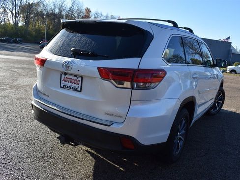 Used 2017 Toyota Highlander XLE image 8