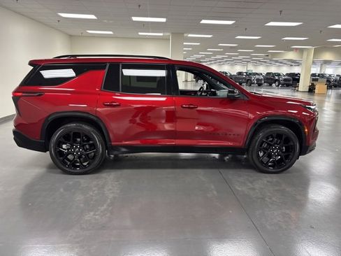 Used 2024 Chevrolet Traverse RS image 8