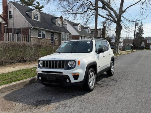 Used 2023 Jeep Renegade Limited image 2