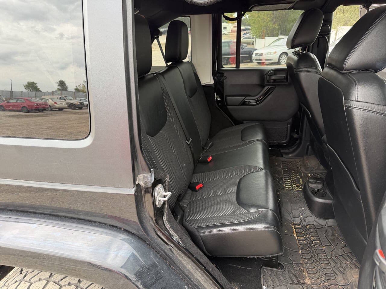 Used 2016 Jeep Wrangler Unlimited Sahara AWD/4WD image 25
