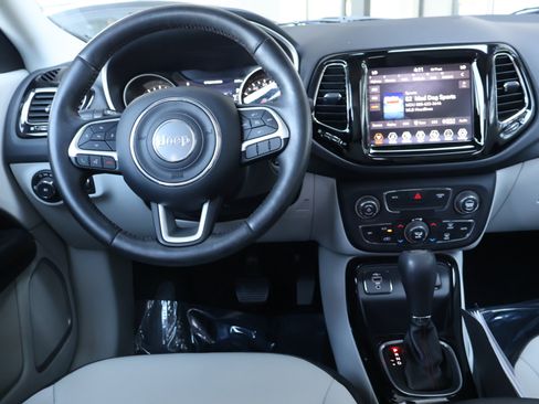 Used 2019 Jeep Compass Limited FWD image 19