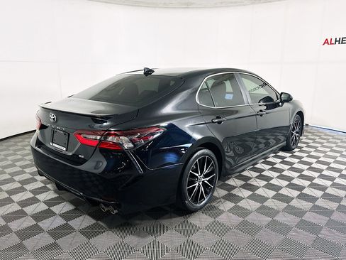 Used 2023 Toyota Camry SE image 3