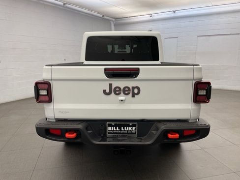New 2025 Jeep Gladiator Mojave w/ Convenience Group image 4