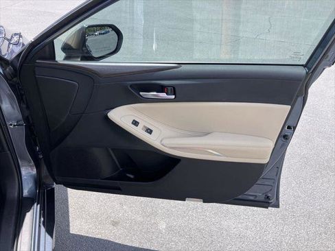 Certified 2021 Toyota Avalon XLE FWD image 29