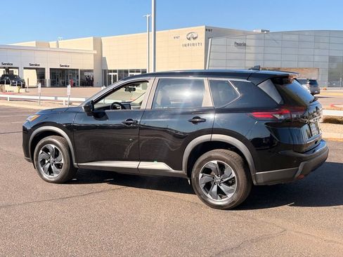 Used 2025 Nissan Rogue SV AWD/4WD image 4