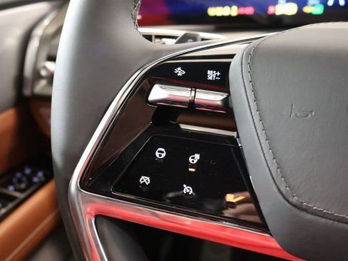 New 2026 Cadillac Vistiq Platinum image 16