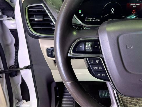 Used 2019 Lincoln Nautilus Reserve FWD image 12