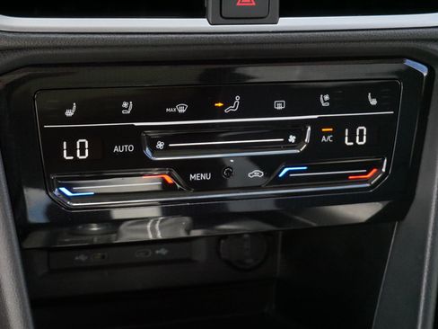 Certified 2025 Volkswagen Taos SEL AWD/4WD image 23
