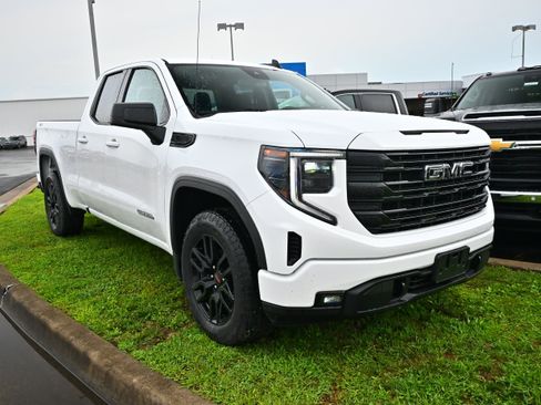 Used 2023 GMC Sierra 1500 Elevation AWD/4WD image 2