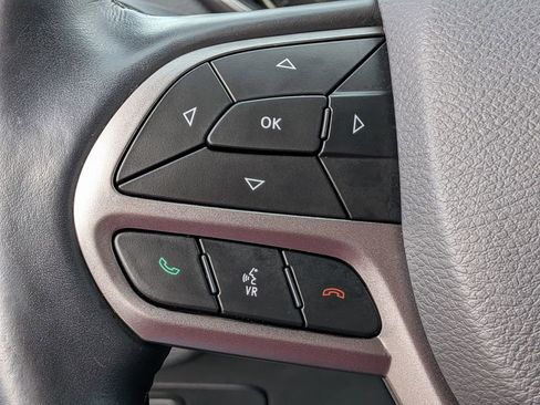 Used 2020 Jeep Cherokee Latitude Plus w/ Cold Weather Group FWD image 16