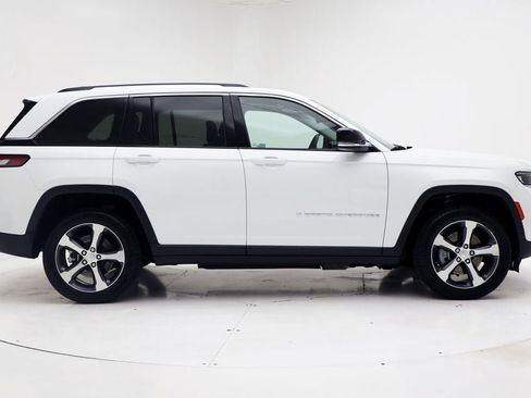 Used 2023 Jeep Grand Cherokee 4WD 4xe image 3