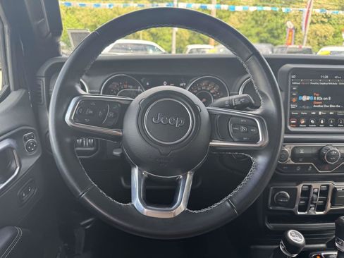 Used 2022 Jeep Wrangler Unlimited Sahara w/ LED Lighting Group AWD/4WD image 12