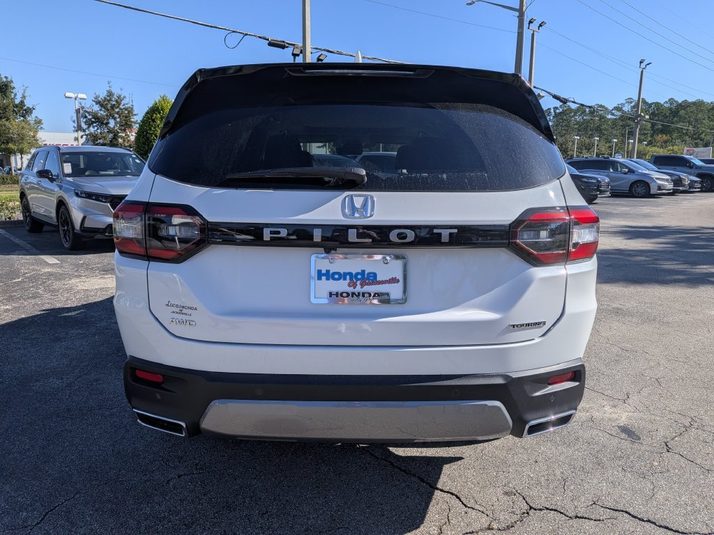 New 2026 Honda Pilot Touring image 5
