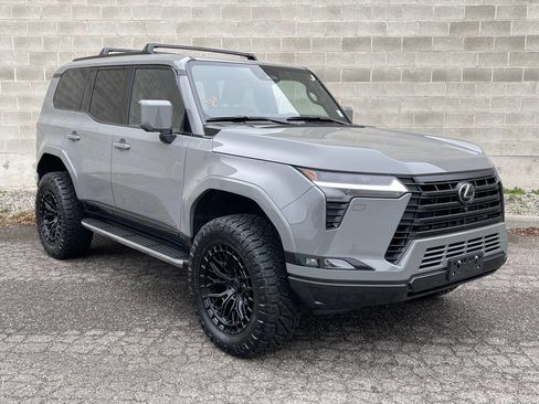 Used 2025 Lexus GX 550 w/ Accessory Package (Z1) image 4