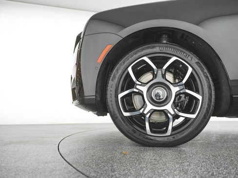 New 2025 Rolls-Royce Cullinan Black Badge image 13