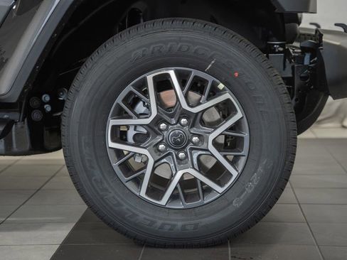 New 2026 Jeep Wrangler Unlimited Sahara AWD/4WD image 18