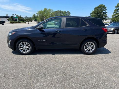 Used 2020 Chevrolet Equinox LS w/ LS Convenience Package FWD image 2