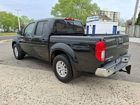 Used 2018 Nissan Frontier SV w/ Value Truck Package AWD/4WD image 4