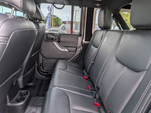 Used 2017 Jeep Wrangler Unlimited Rubicon image 17