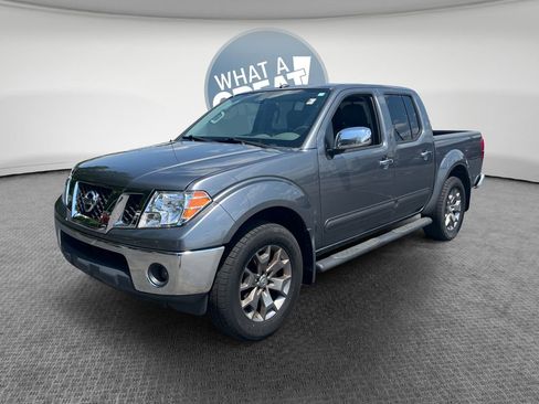 Used 2017 Nissan Frontier SL w/ Moonroof Package AWD/4WD image 8