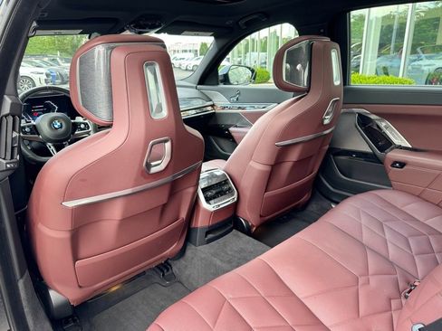 Used 2024 BMW 760i xDrive w/ Premium Package 2 image 38