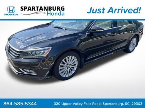 Used 2017 Volkswagen Passat 1.8T SE w/ SE Lighting Package FWD image 1