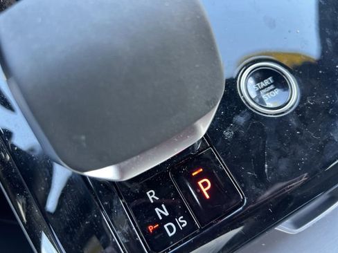 Used 2024 Land Rover Range Rover Sport SE image 25