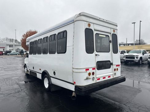 Used 2016 Chevrolet Express 4500 w/ Shuttle Bus Package RWD image 8
