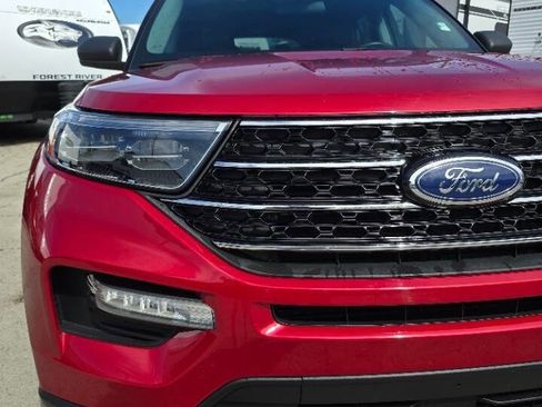 Used 2021 Ford Explorer XLT w/ Equipment Group 202A AWD/4WD image 2