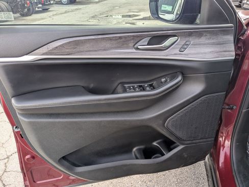 Used 2023 Jeep Grand Cherokee L Limited image 14