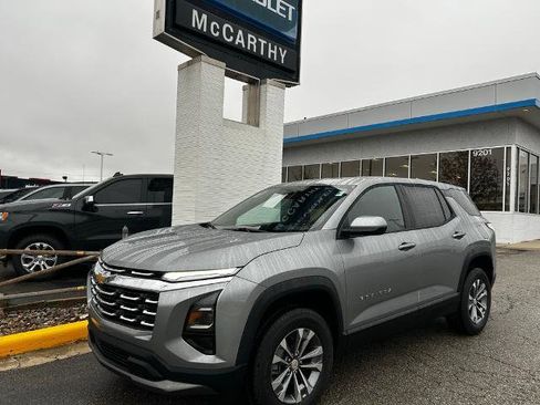 New 2026 Chevrolet Equinox LT image 2