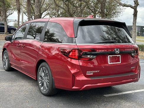 New 2026 Honda Odyssey Touring image 5