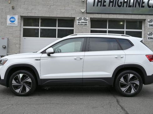 Used 2024 Volkswagen Taos SE AWD/4WD image 3