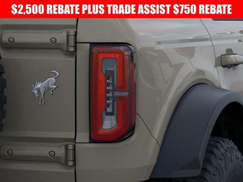 New 2025 Ford Bronco Outer Banks w/ Sasquatch Package image 23