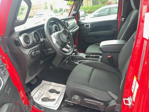 Used 2020 Jeep Wrangler Unlimited Sahara w/ Uconnect 4C Nav & Sound Group AWD/4WD image 15