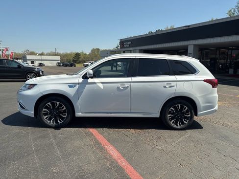 Used 2018 Mitsubishi Outlander 4WD Plug-In Hybrid image 11