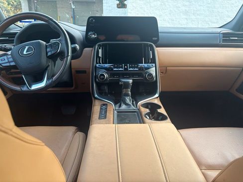 Used 2025 Lexus LX 600 4WD w/ Accessory Package (2T) image 11