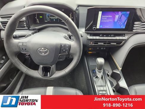 Used 2025 Toyota Camry SE image 27