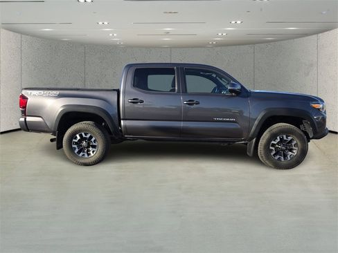 Used 2019 Toyota Tacoma Limited image 2