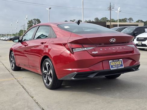 Used 2023 Hyundai Elantra SEL w/ Convenience Package image 7