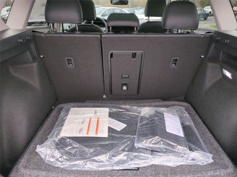 New 2026 Volkswagen Taos SE image 21