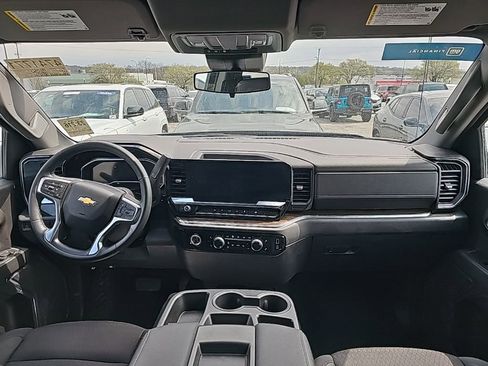 Used 2024 Chevrolet Silverado 1500 LT image 3