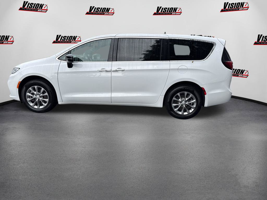 New 2026 Chrysler Pacifica Select AWD/4WD image 8