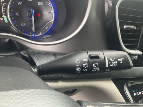 Used 2024 Chrysler Pacifica Touring-L FWD image 25