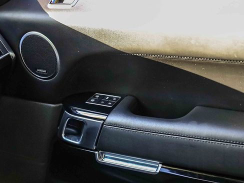 Used 2022 Land Rover Range Rover Sport HST image 15