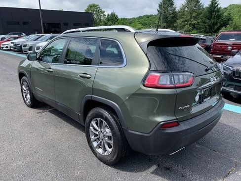 Used 2021 Jeep Cherokee Latitude Lux w/ Comfort/Convenience Group AWD/4WD image 3