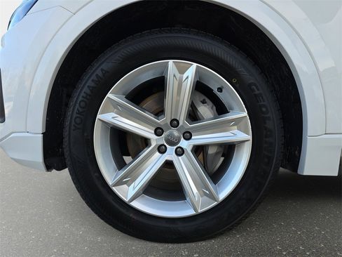 Used 2020 Audi Q8 Premium w/ Convenience Package image 37