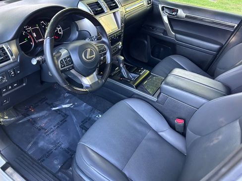 Used 2020 Lexus GX 460 Premium w/ Premium Package AWD/4WD image 16