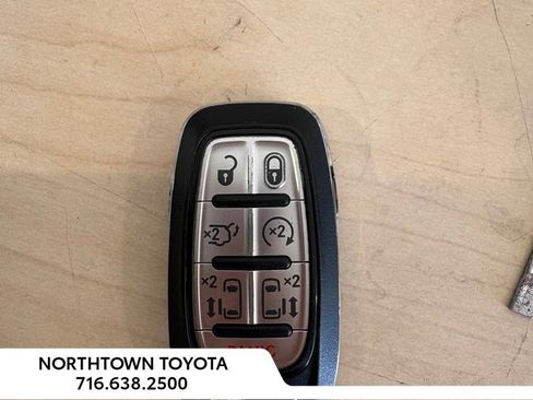 Used 2024 Chrysler Pacifica Touring-L FWD image 22