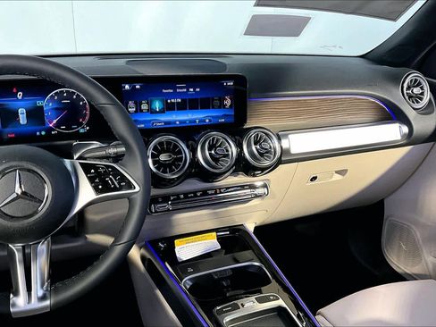 New 2026 Mercedes-Benz GLB 250 4MATIC image 8